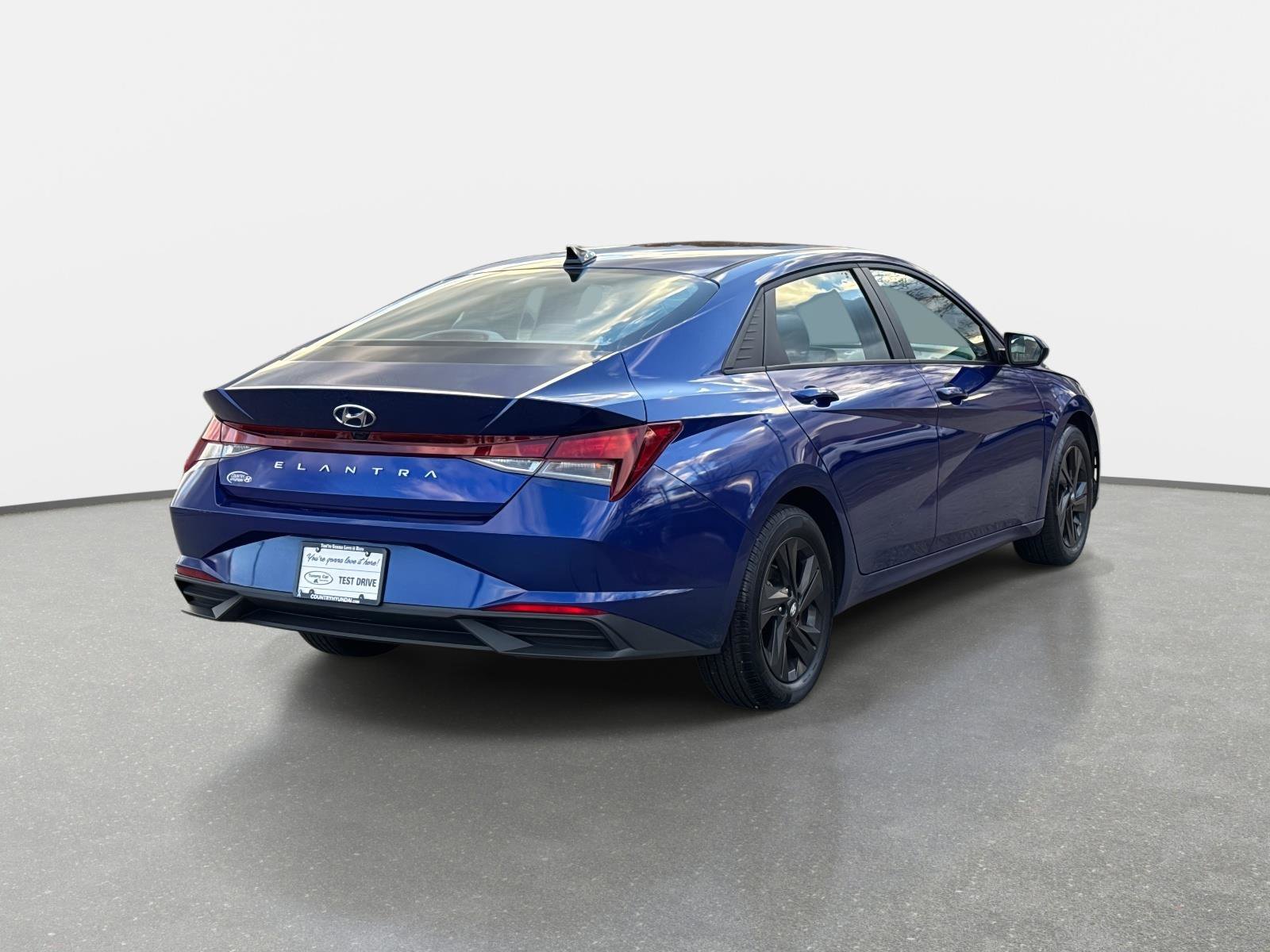 Used 2023 Hyundai Elantra SEL w/ Cargo Package image 5