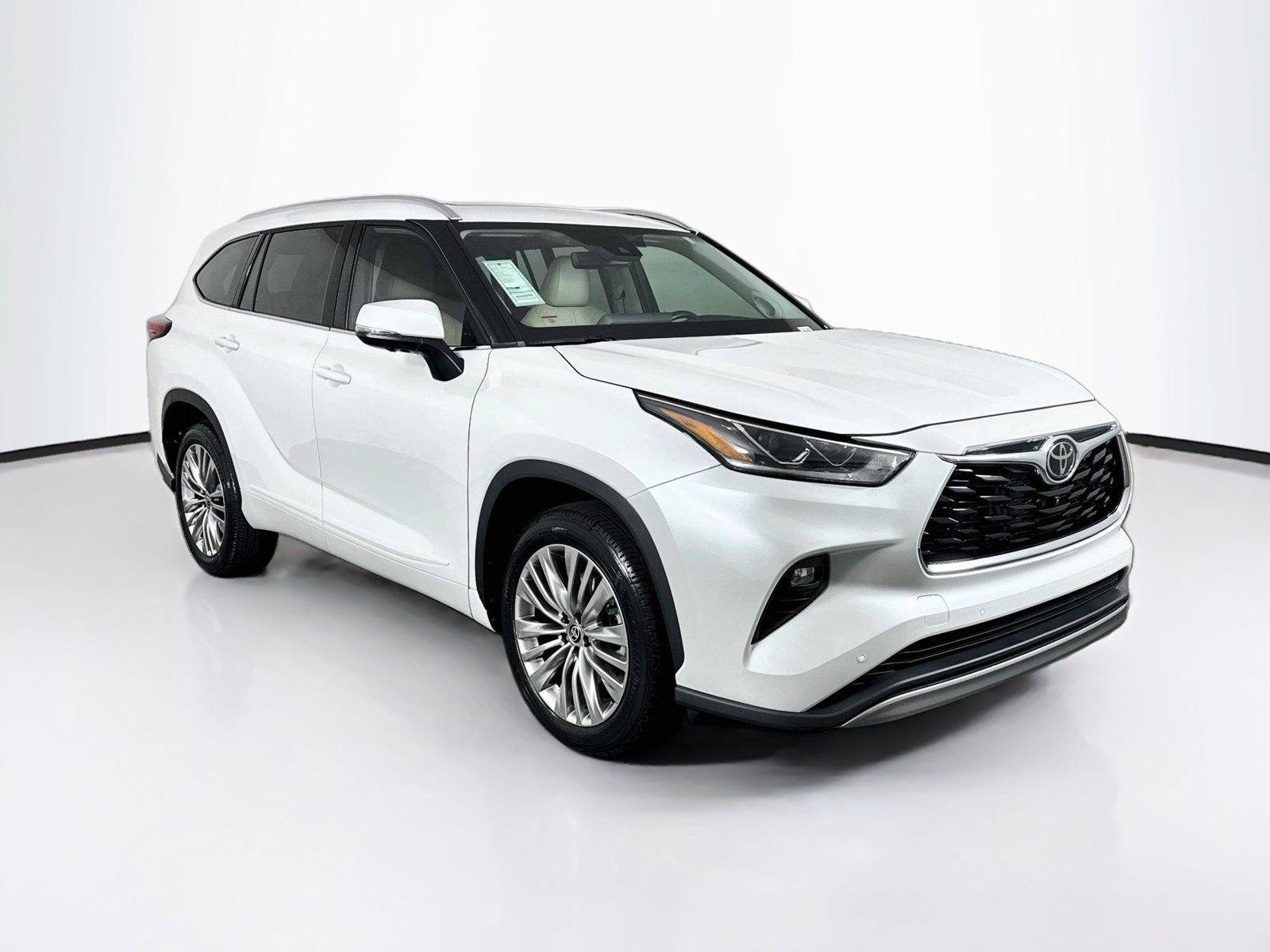 Used 2023 Toyota Highlander Platinum FWD image 11