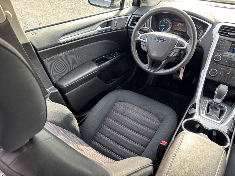 Used 2016 Ford Fusion SE w/ SE Cold Weather Package image 13