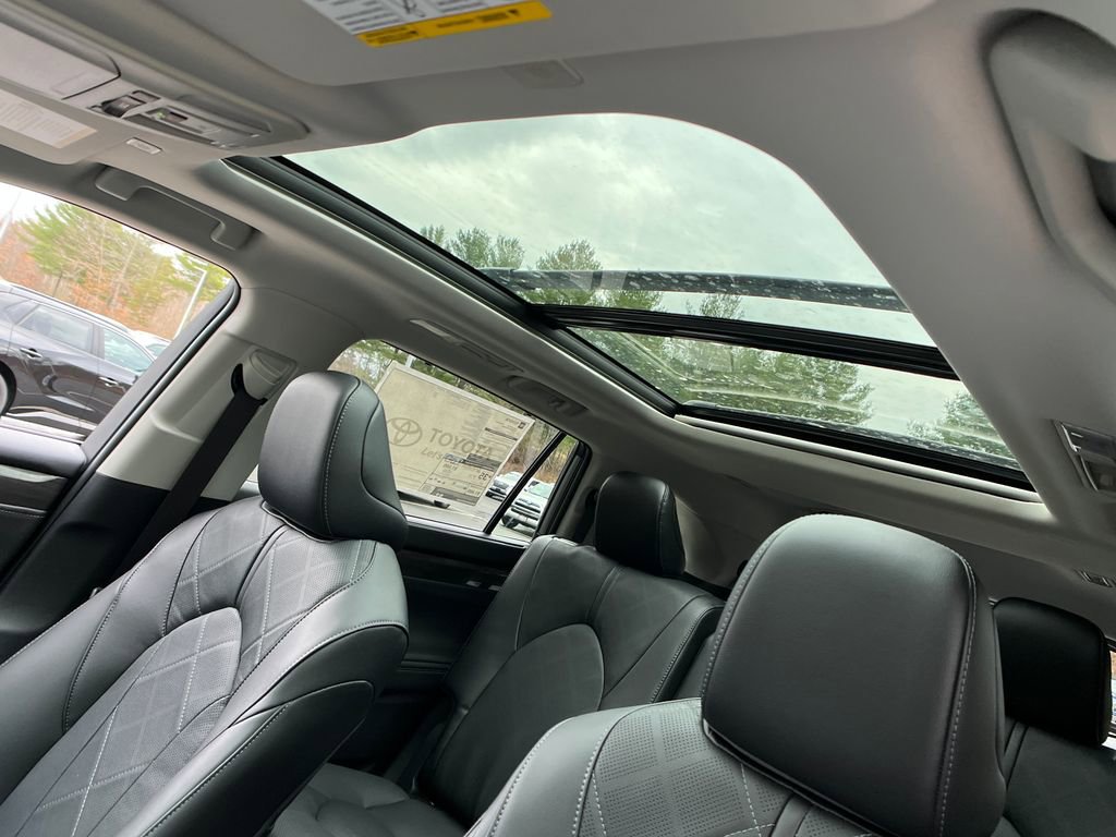 New 2026 Toyota Highlander Platinum image 21