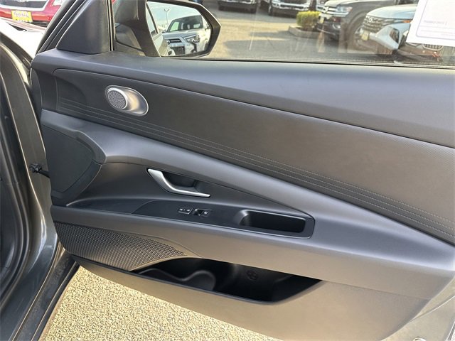 Used 2025 Hyundai Elantra SE image 34