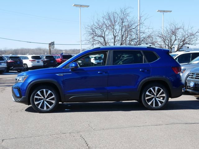 Certified 2023 Volkswagen Taos SE w/ Panoramic Sunroof Package image 4