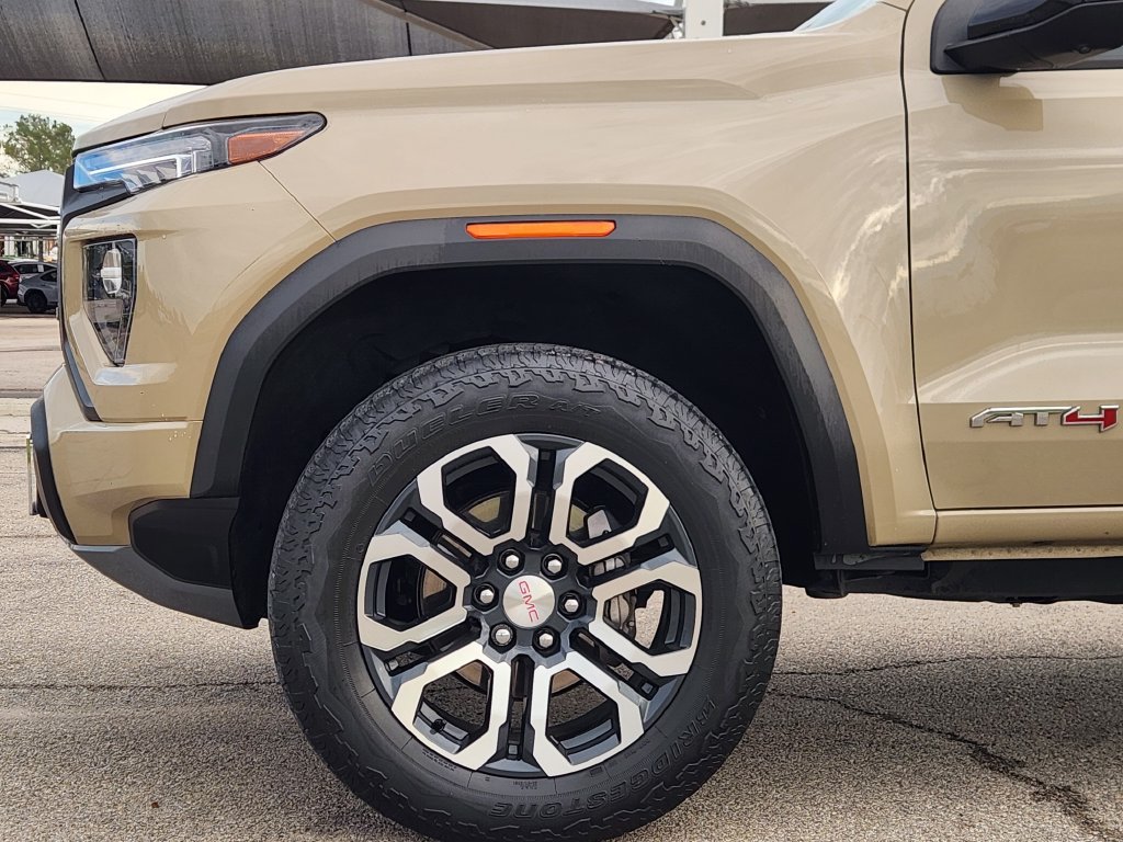 Used 2023 GMC Canyon AT4 w/ AT4 Premium Package AWD/4WD image 9