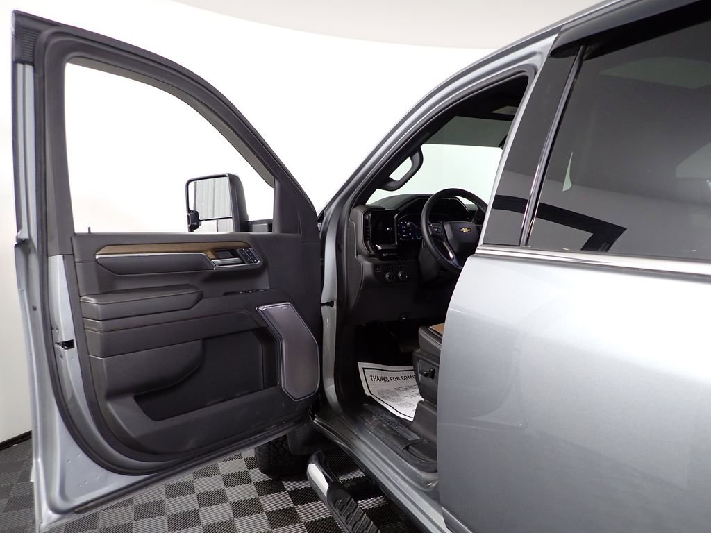 Used 2024 Chevrolet Silverado 3500 High Country w/ High Country Premium Package AWD/4WD image 22
