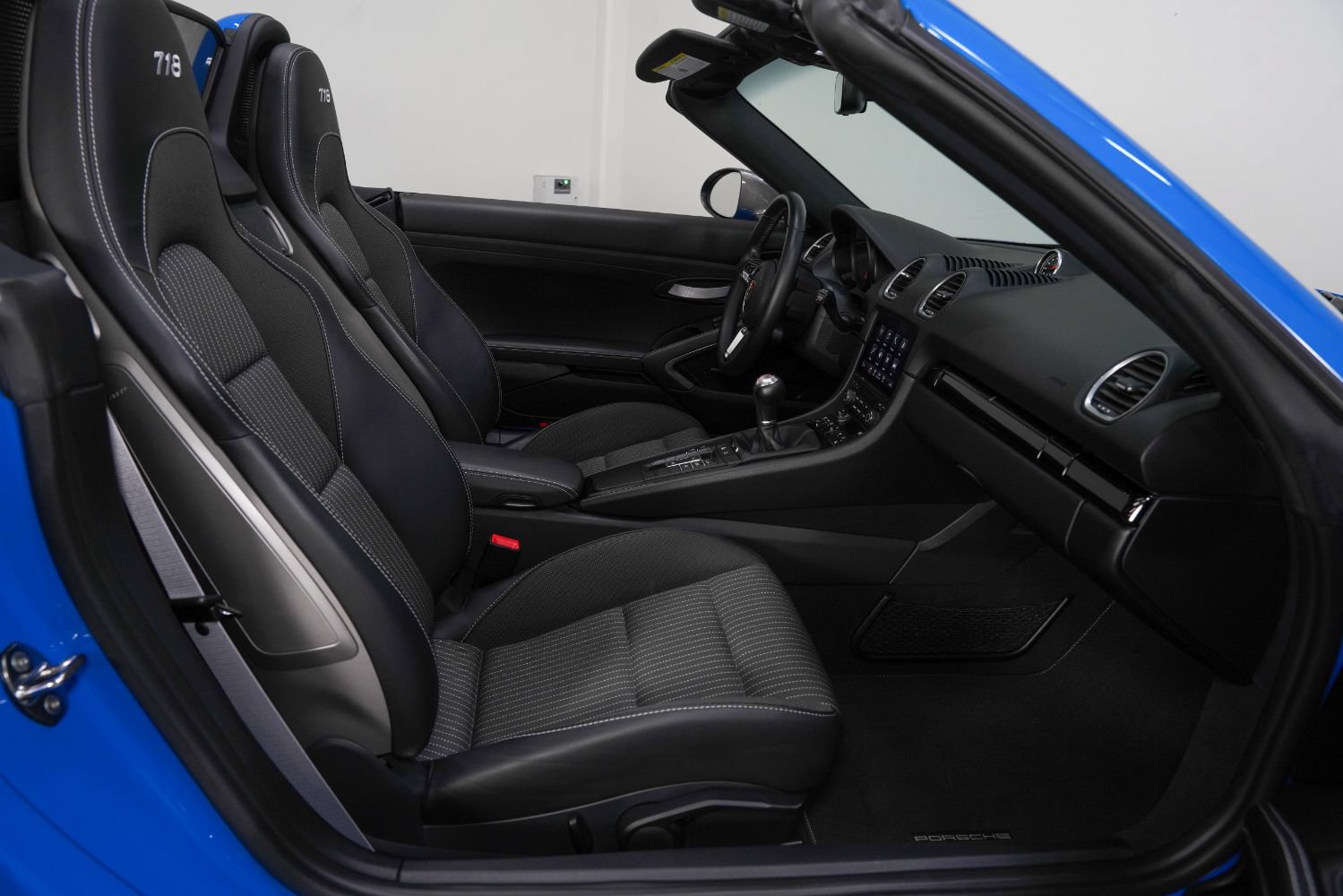Used 2022 Porsche 718 Boxster RWD image 28