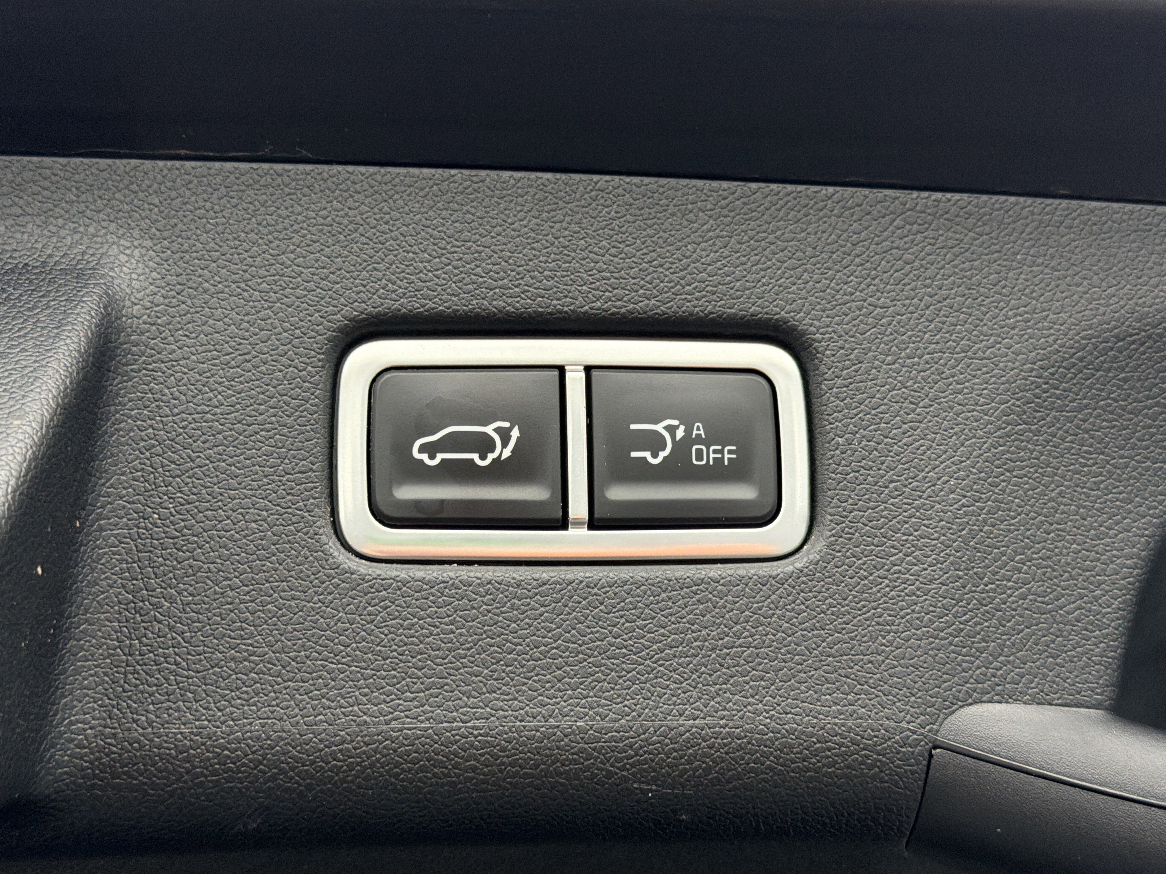 Used 2025 Kia Sorento SX image 19