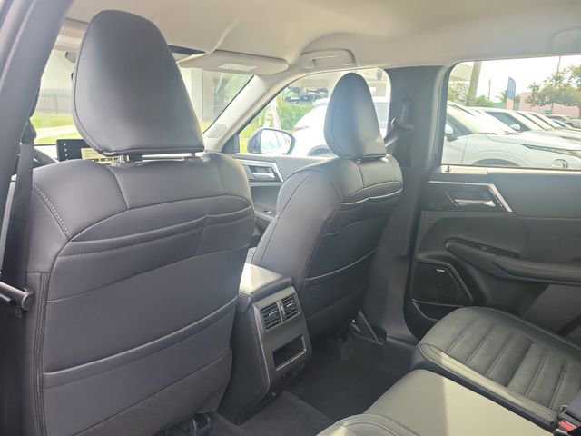 New 2026 Mitsubishi Outlander SE image 15