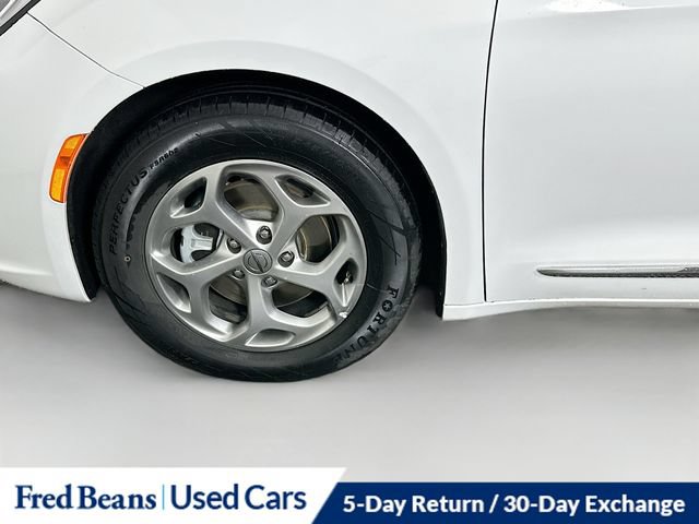 Used 2023 Chrysler Pacifica Limited FWD image 40
