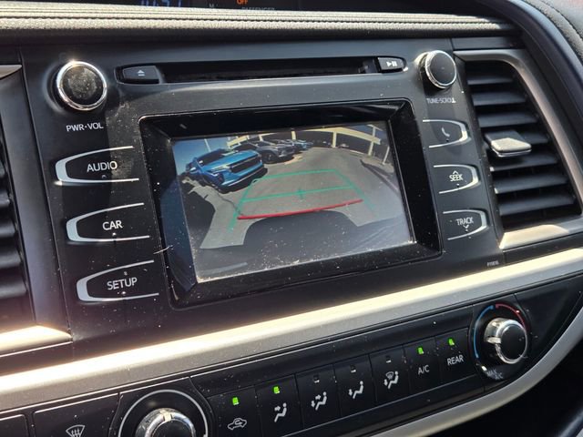 Used 2019 Toyota Highlander LE w/ Carpet Mat Package (TMS) FWD image 20