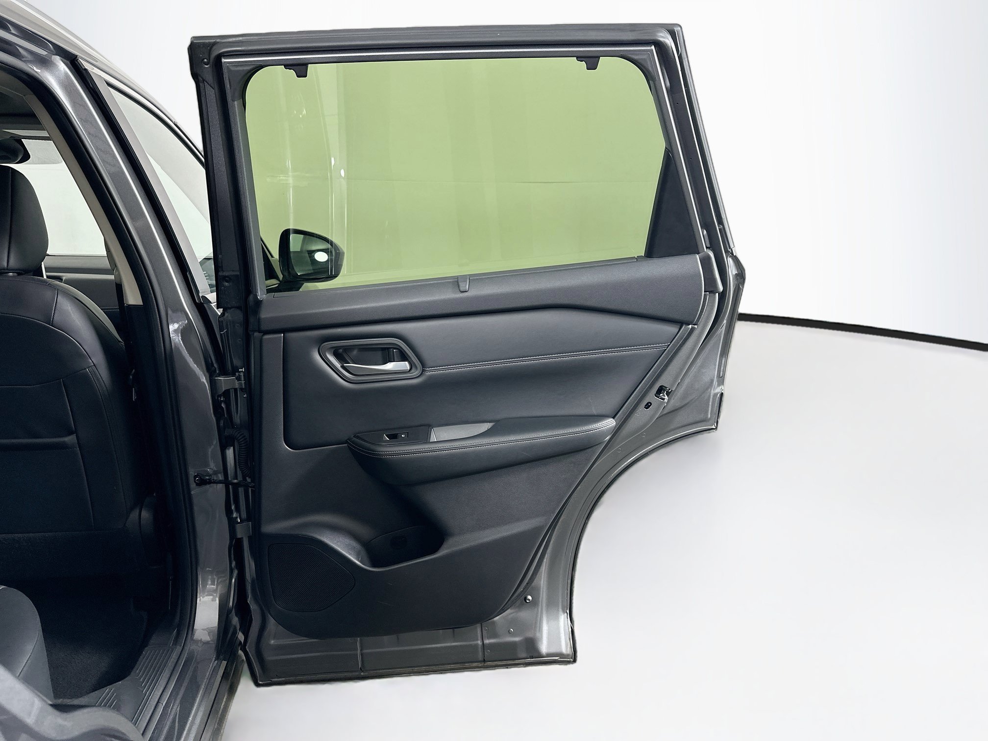 Used 2025 Nissan Rogue SV w/ SV Premium Package FWD image 30