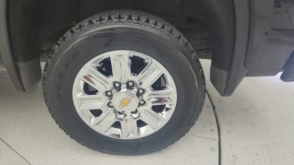 Used 2024 Chevrolet Silverado 2500 High Country w/ Technology Package AWD/4WD image 30