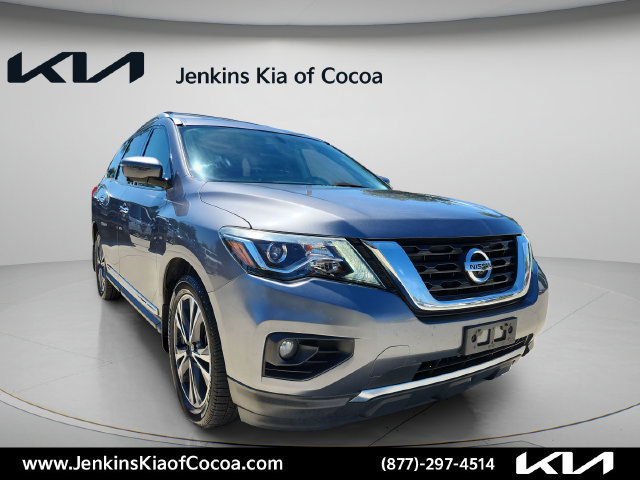 Used 2017 Nissan Pathfinder Platinum FWD image 2