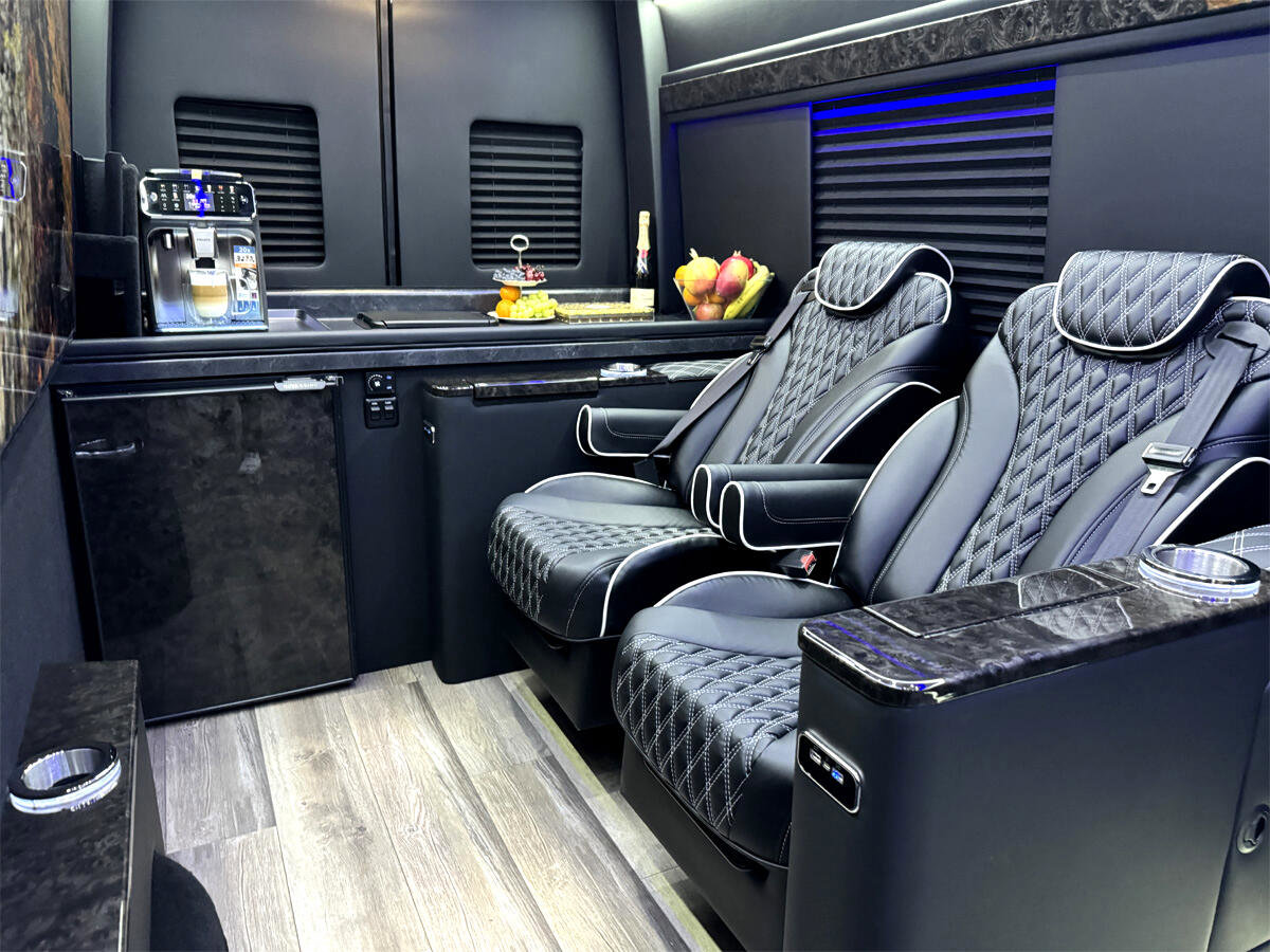 Used 2024 Mercedes-Benz Sprinter 3500 image 4