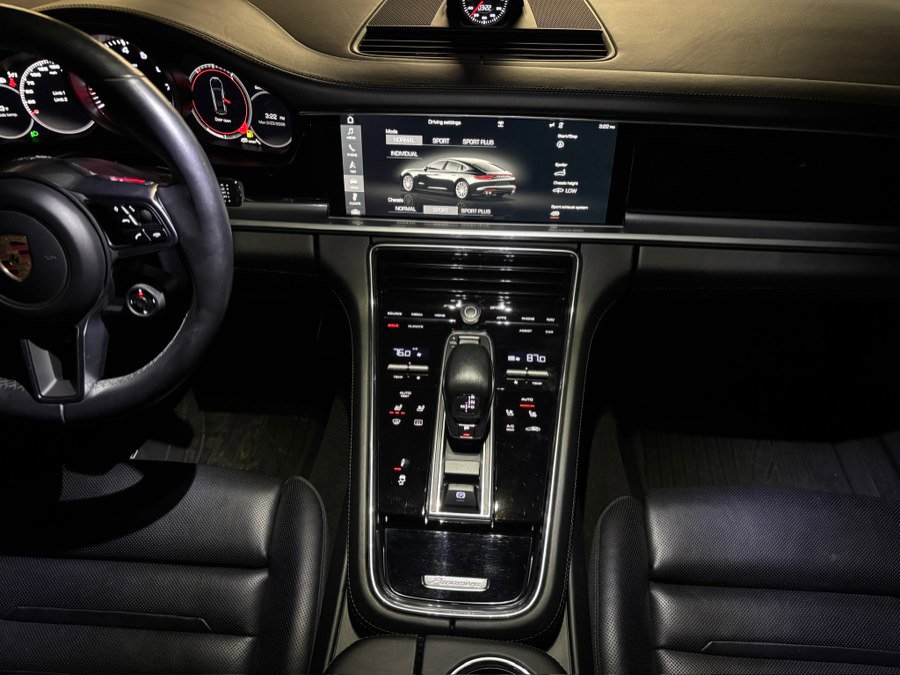 Used 2017 Porsche Panamera 4S w/ Sport Package image 21
