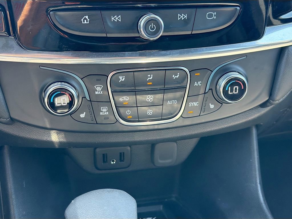 Used 2023 Chevrolet Traverse LT image 15