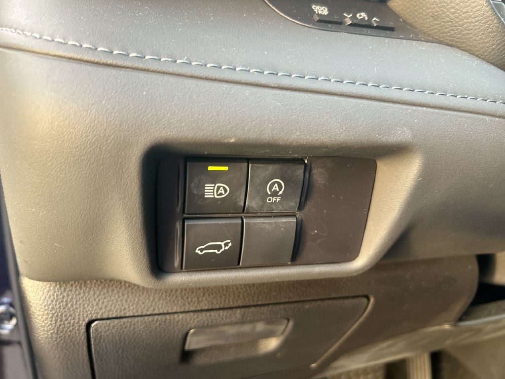 Used 2024 Toyota Highlander XLE FWD image 14