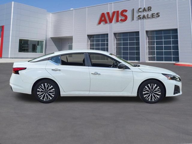 Used 2025 Nissan Altima 2.5 SV FWD image 5