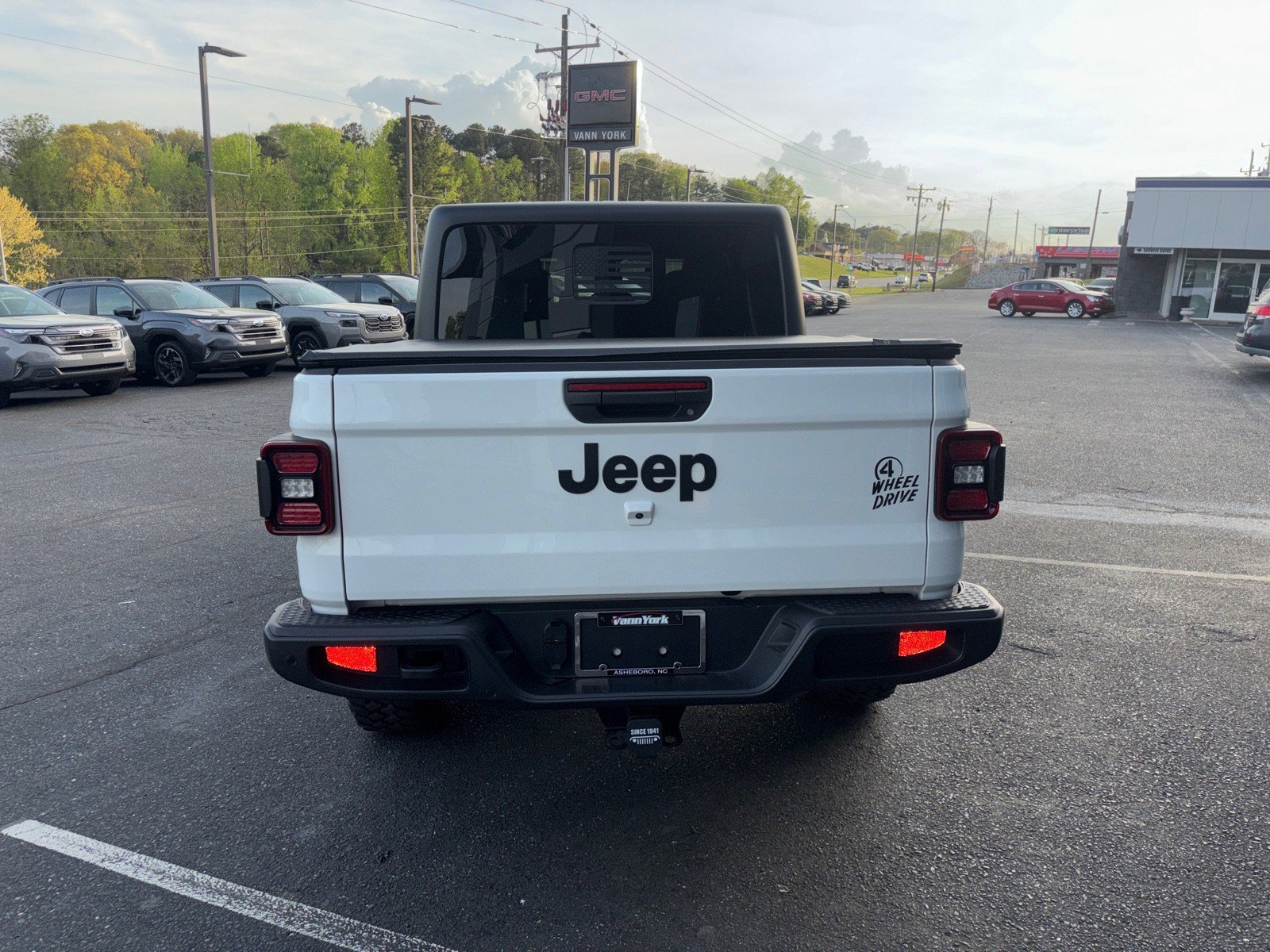 Used 2025 Jeep Gladiator Sport image 47