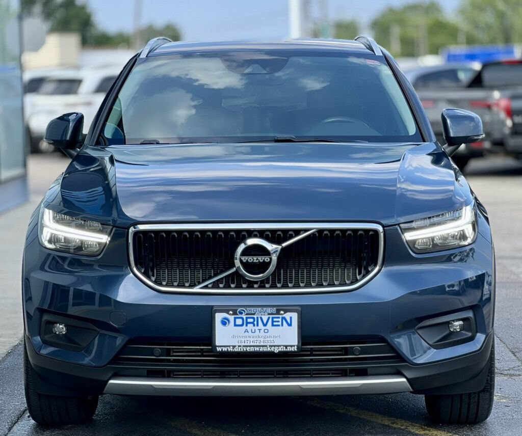 Used 2021 Volvo XC40 T4 Momentum FWD image 7