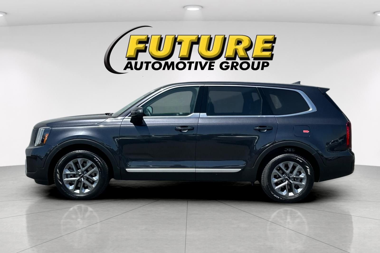 Used 2025 Kia Telluride LX FWD image 7