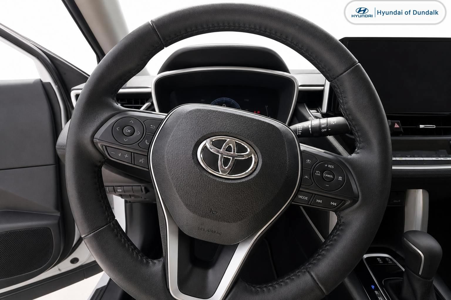 Used 2025 Toyota Corolla Cross XLE w/ Convenience Package FWD image 9