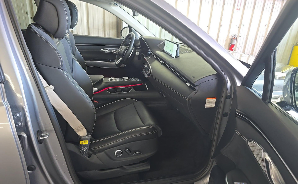 Used 2023 Genesis Electrified GV70 AWD/4WD image 12