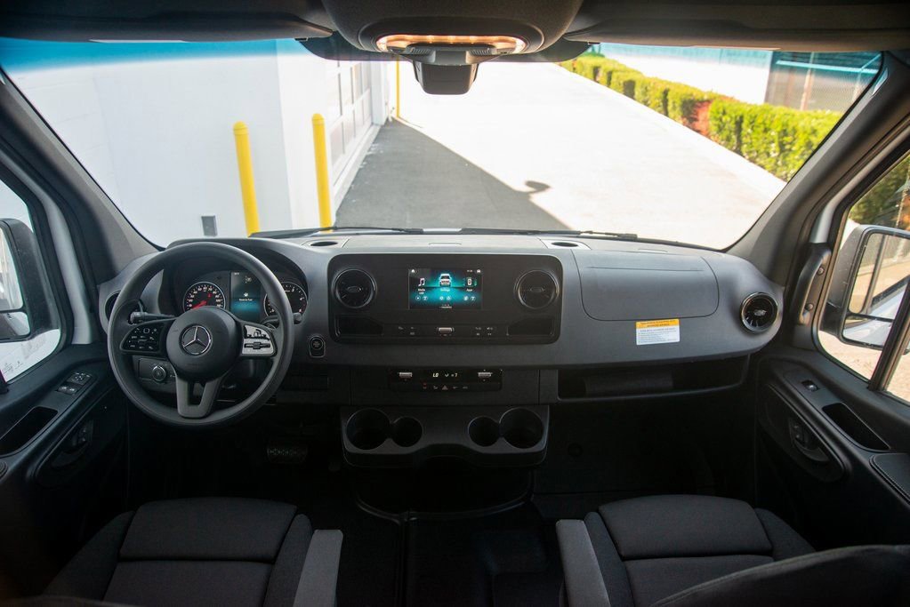 Used 2024 Mercedes-Benz Sprinter 2500 image 27