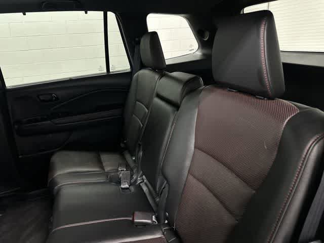 Certified 2025 Honda Passport Black Edition image 14