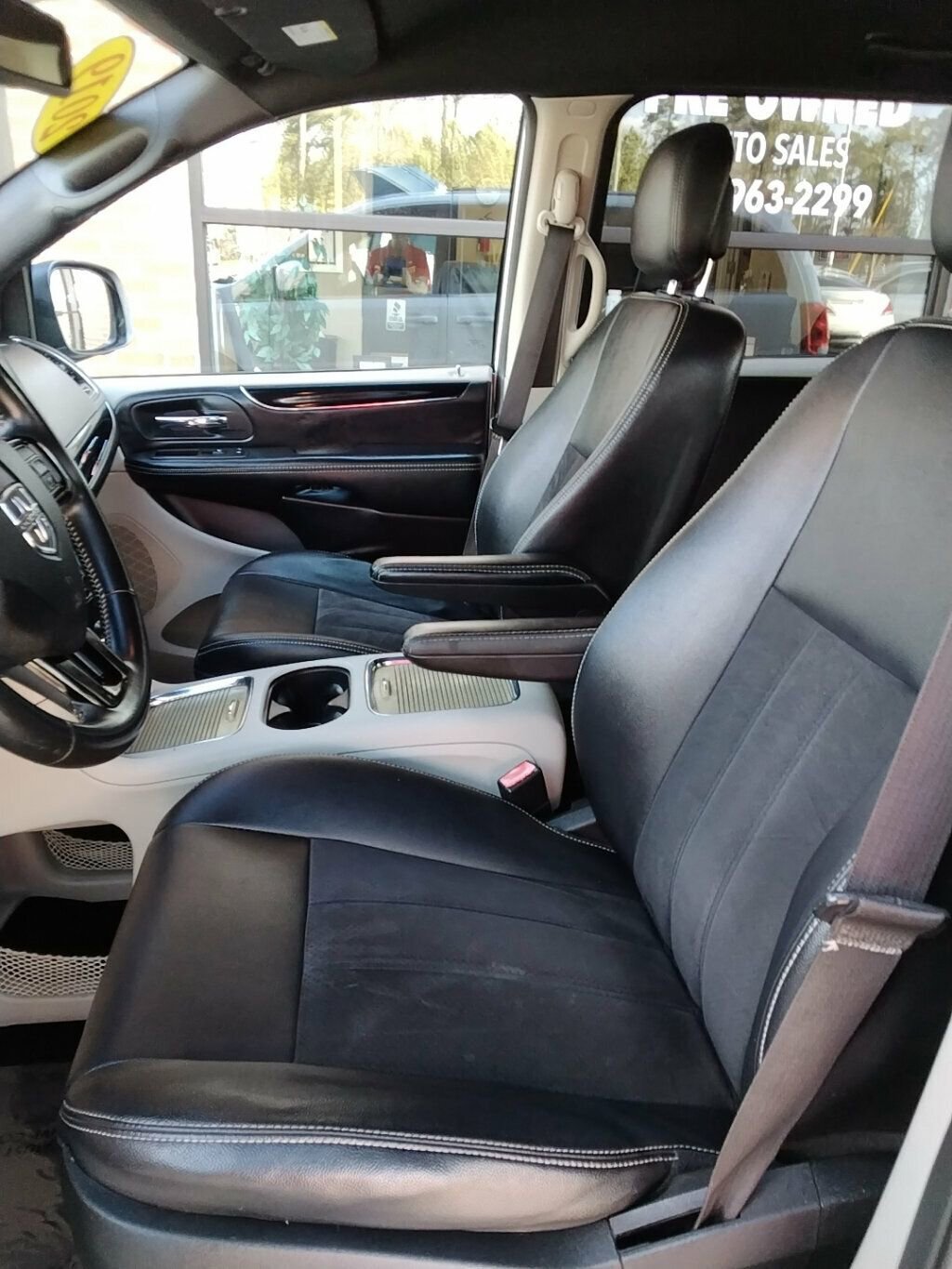 Used 2019 Dodge Grand Caravan SXT image 8