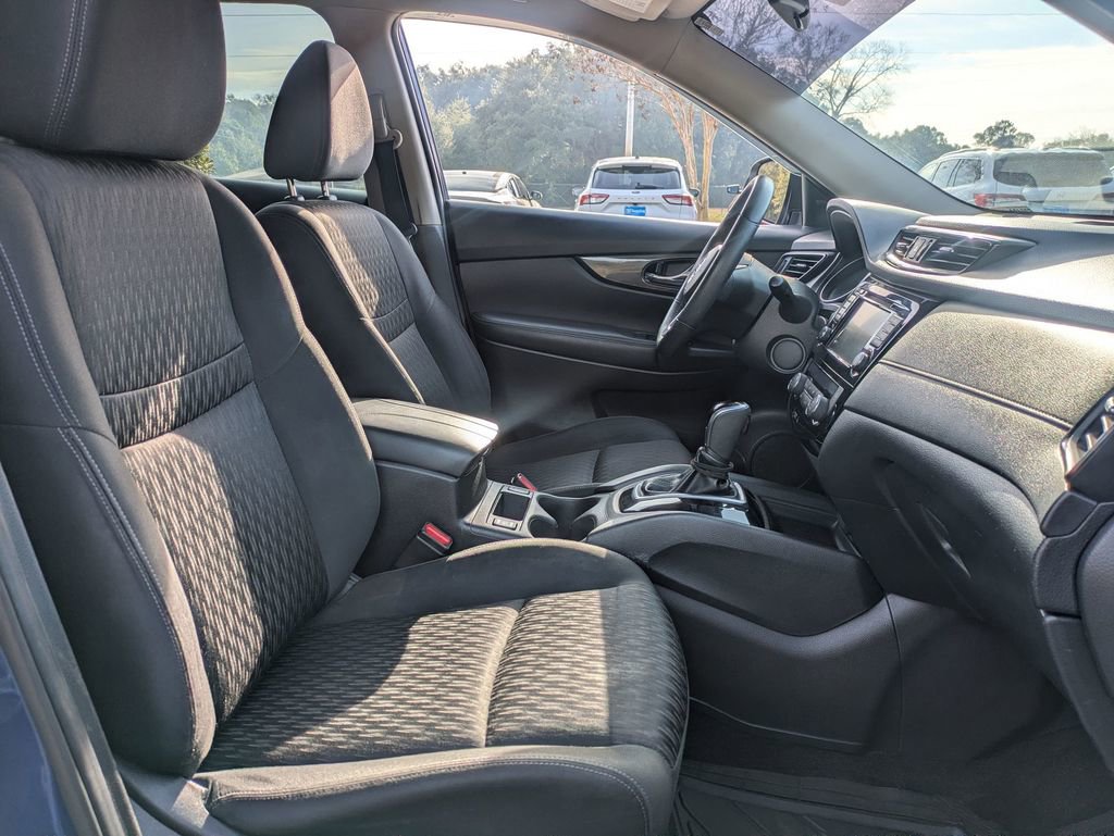 Used 2019 Nissan Rogue SV image 31