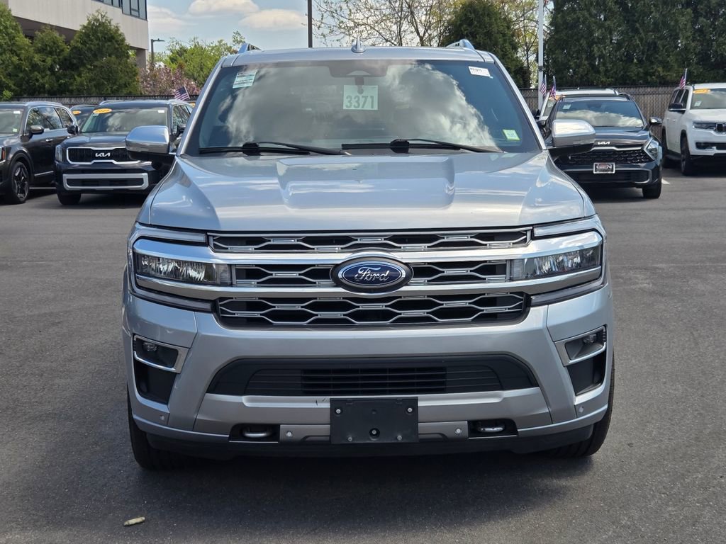 Used 2023 Ford Expedition Platinum AWD/4WD image 2