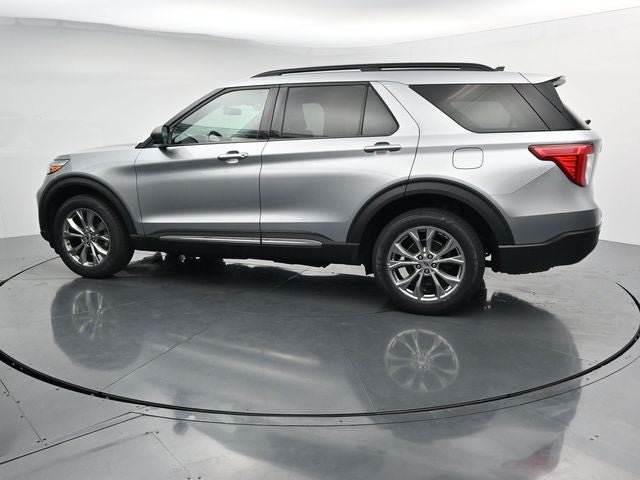 Certified 2022 Ford Explorer XLT w/ Equipment Group 202A AWD/4WD image 6