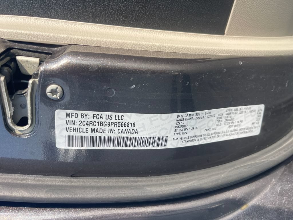 Used 2023 Chrysler Pacifica Touring-L FWD image 24
