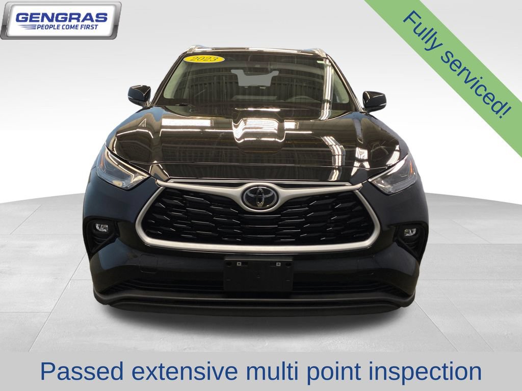 Used 2023 Toyota Highlander XLE AWD/4WD image 3