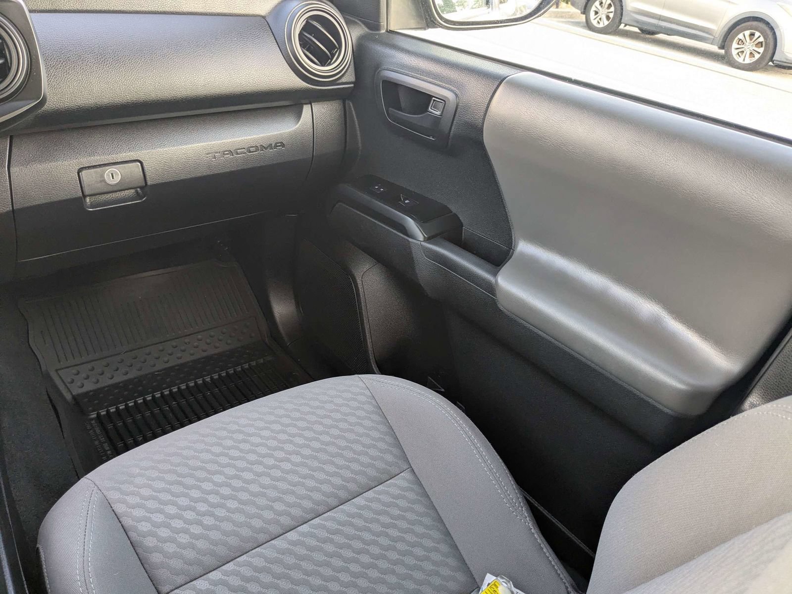 Used 2022 Toyota Tacoma SR AWD/4WD image 17