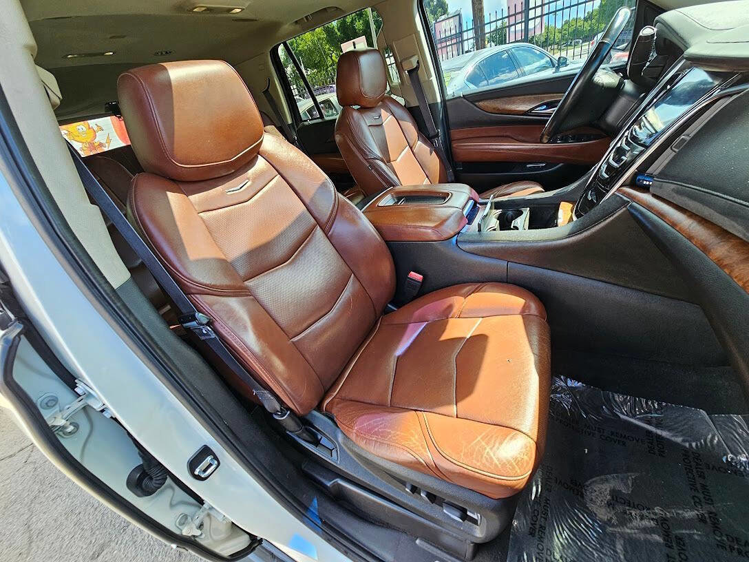 Used 2015 Cadillac Escalade Luxury image 15