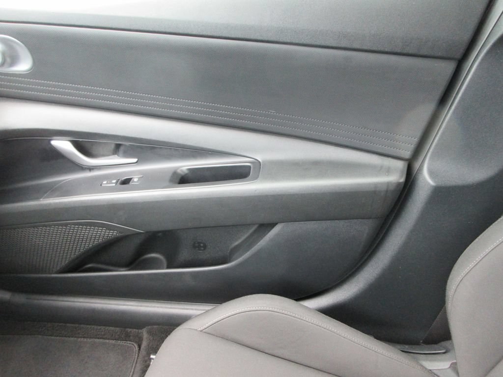Used 2022 Hyundai Elantra SEL FWD image 32