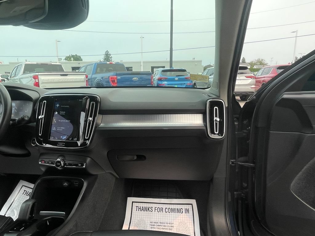 Used 2022 Volvo XC40 T5 Momentum AWD/4WD image 28