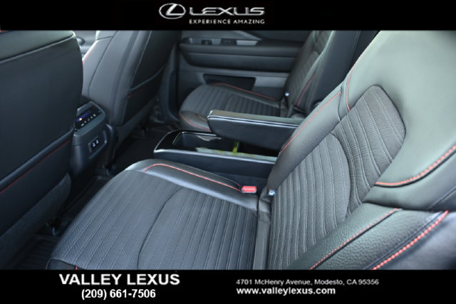 Used 2026 Nissan Pathfinder Rock Creek w/ Rock Creek Premium Package AWD/4WD image 18