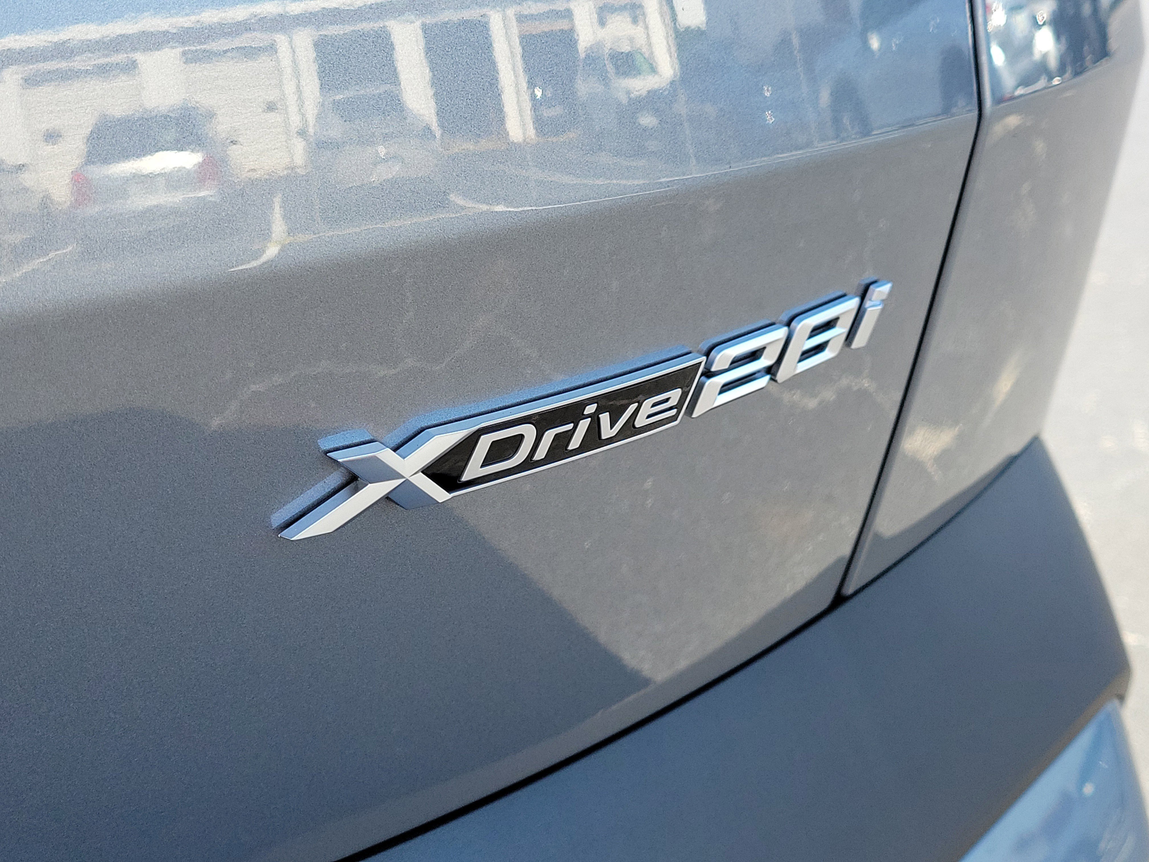 Used 2025 BMW X2 xDrive28i AWD/4WD image 6