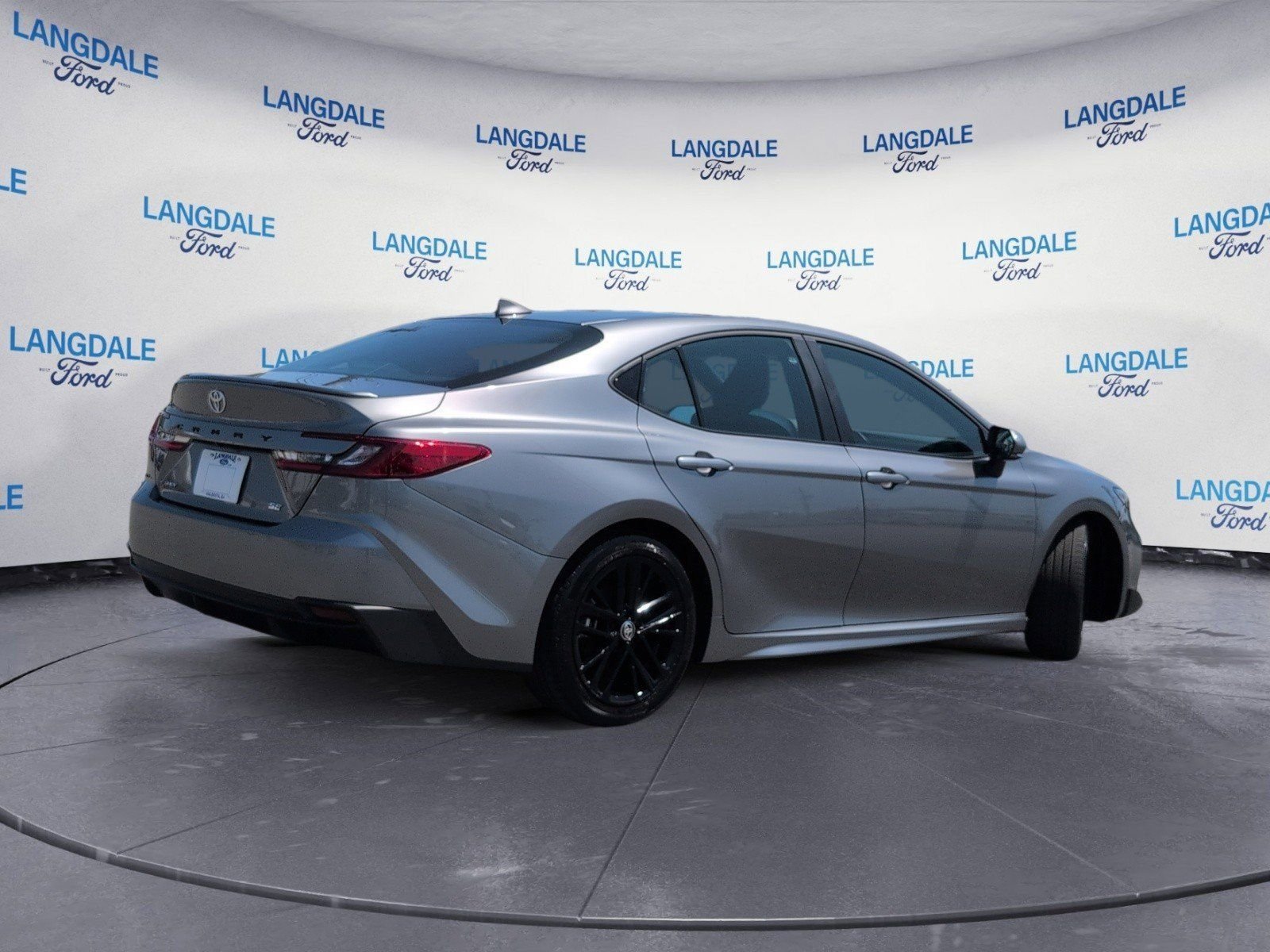 Used 2026 Toyota Camry SE FWD image 4