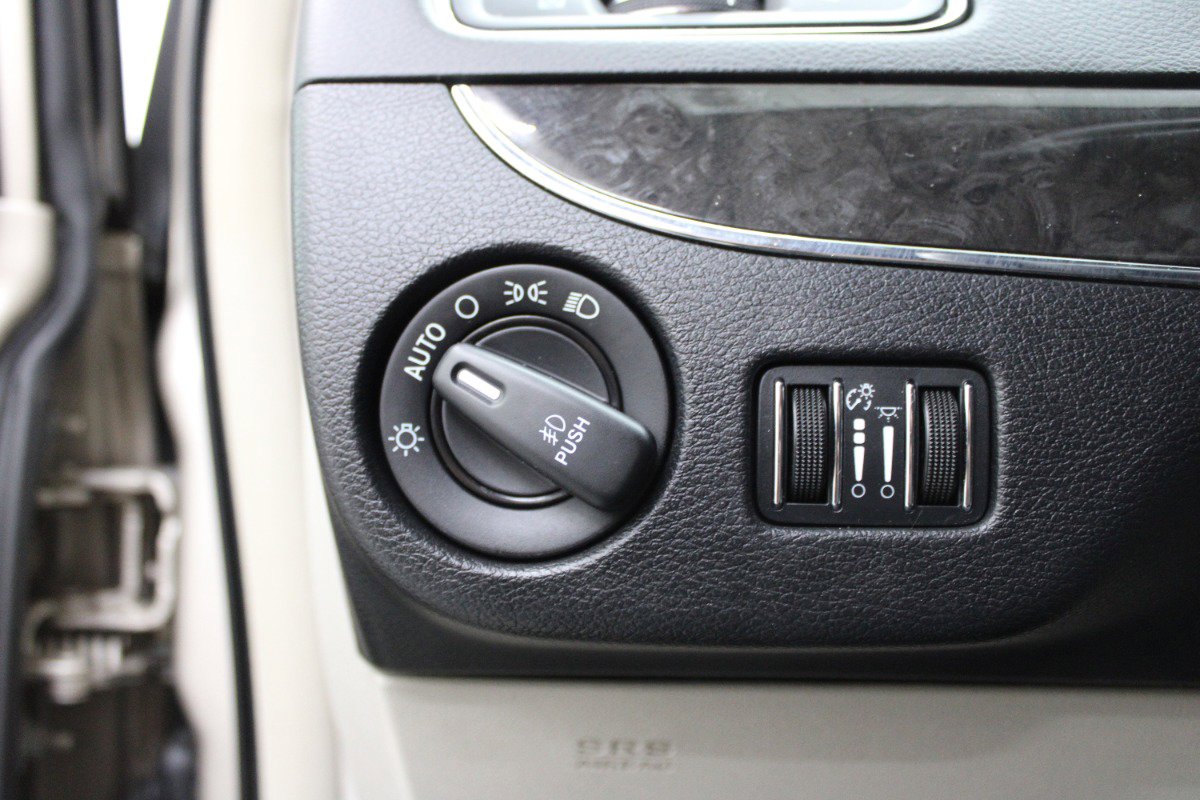 Used 2016 Chrysler Town & Country Touring w/ Driver Convenience Group FWD image 18