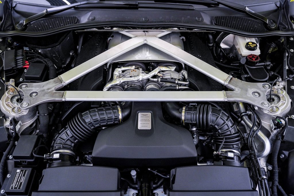 Used 2023 Aston Martin V8 Vantage Coupe image 36
