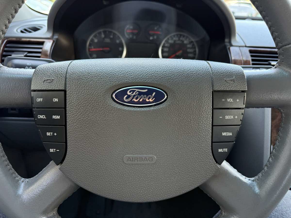 Used 2005 Ford Five Hundred SEL AWD/4WD image 15