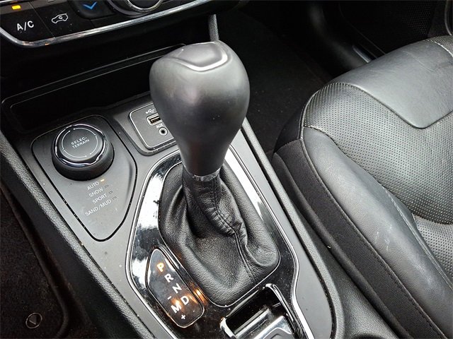 Used 2019 Jeep Cherokee Limited image 16