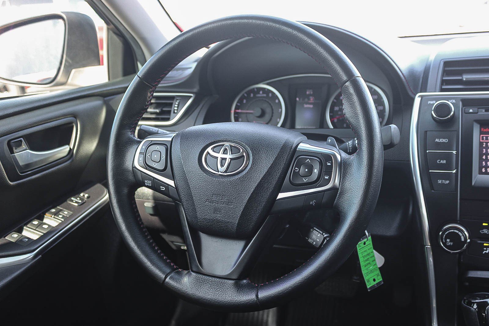 Used 2015 Toyota Camry SE FWD image 16