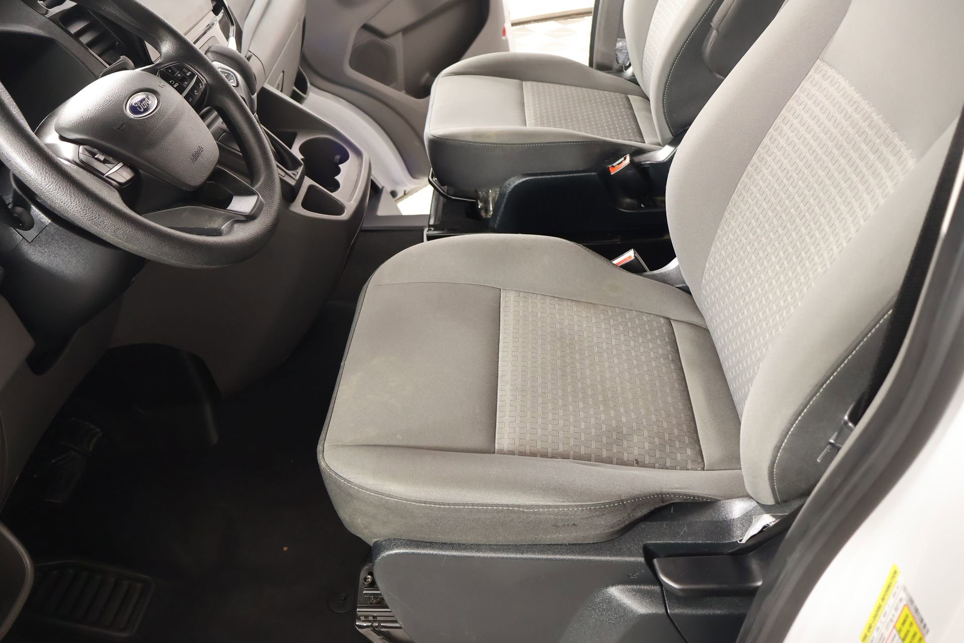 Used 2023 Ford Transit 350 XLT image 11