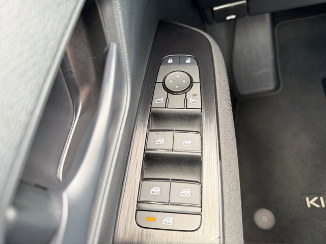 Used 2025 Nissan Kicks S image 16