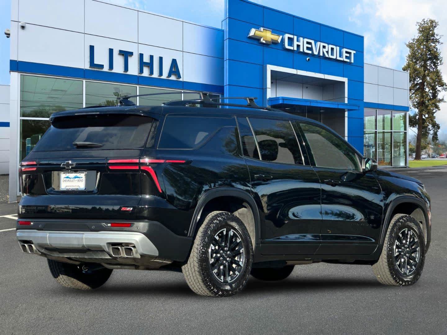 Used 2025 Chevrolet Traverse Z71 w/ Enhanced Driving Package AWD/4WD image 2