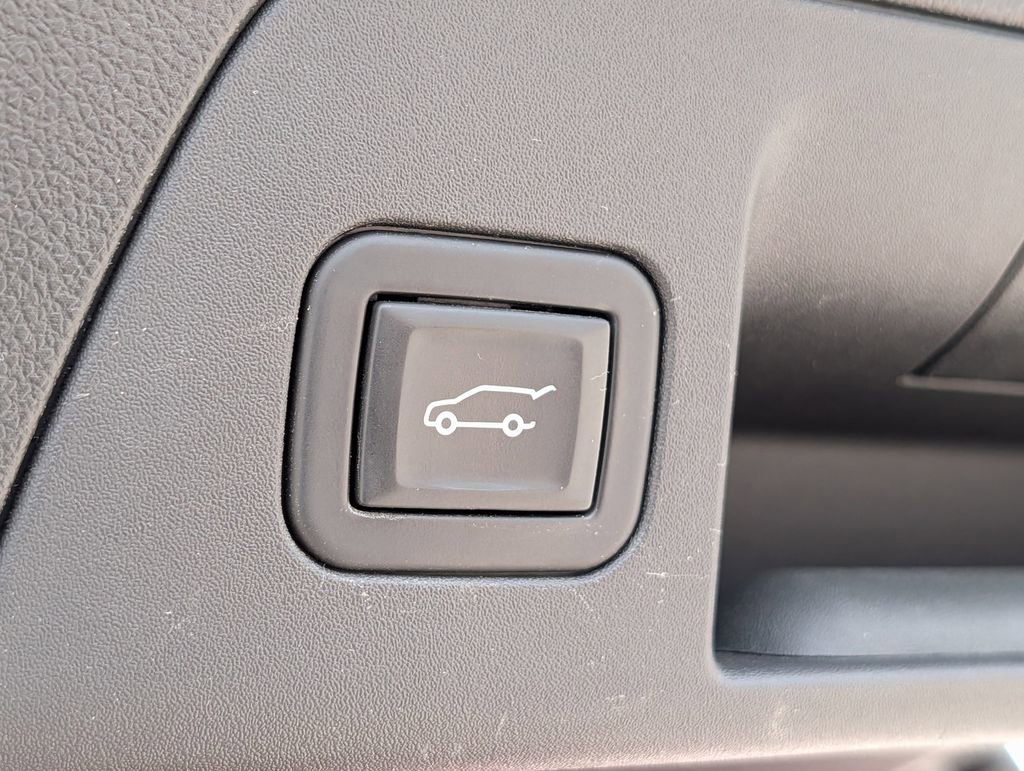 Used 2022 Buick Envision Essence w/ Safety Package AWD/4WD image 22